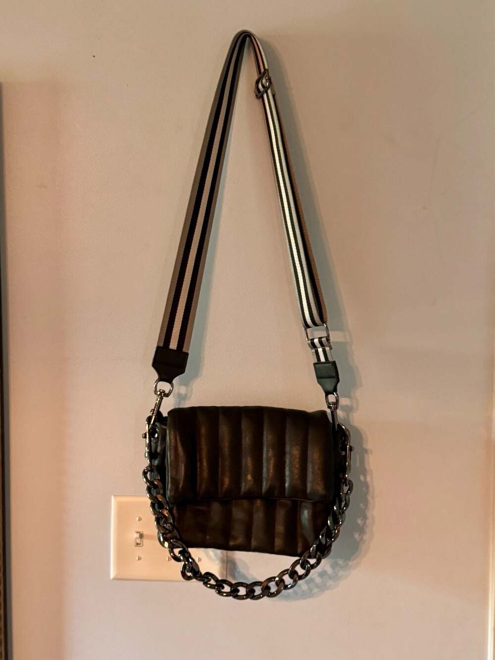 Puffer Crossbody Chain Bag | Sporty Luxe Street Style